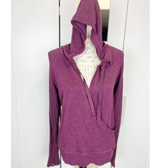 Athleta Inner Twist Wrap Front Hoodie in Chianti Heather Maroon Size Medium - Picture 2 of 9